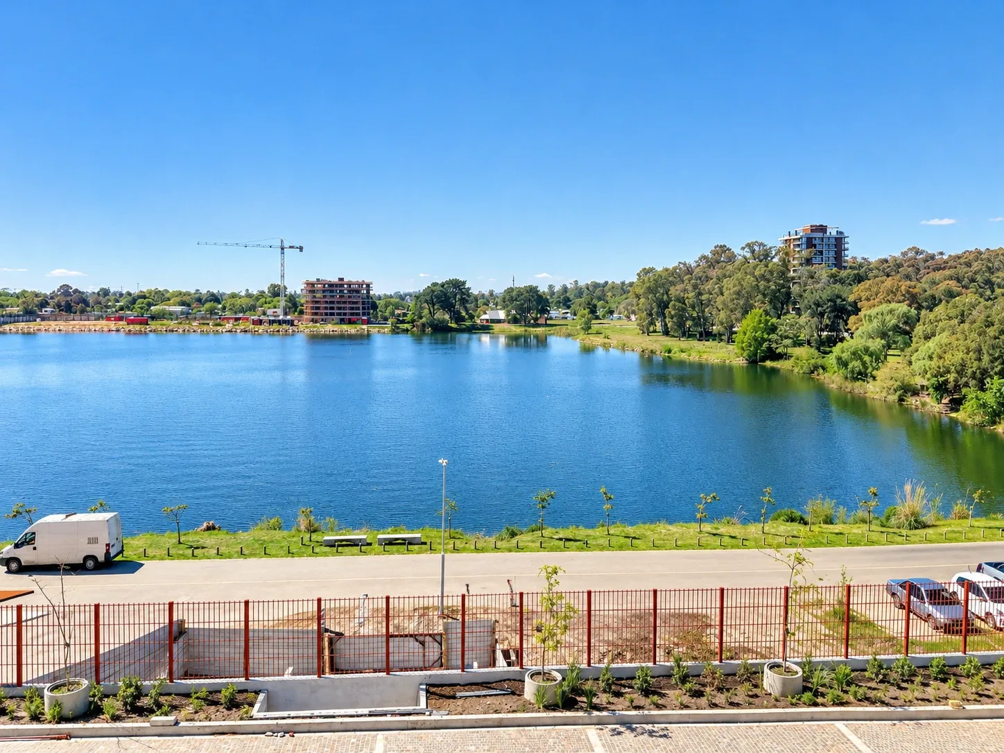Vista panorámica del lago desde el apartamento